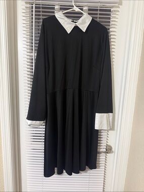SHEIN Black Dress with White Pointed Collar and Cuffs